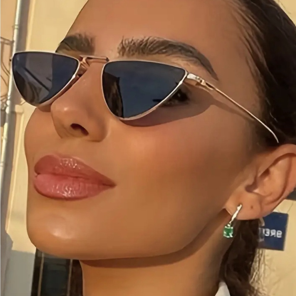 Sunglasses triangular lens shape